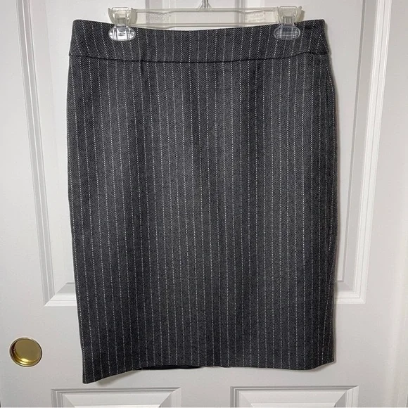 Armani Collezioni Gray Wool Pinstripe Pencil Skirt Lined - Picture 4 of 12